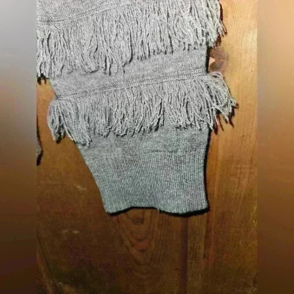 THML Grey‎ Fringe Sweater Size Small - Picture 3 of 5